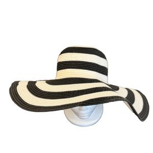Oversized black and white horizontal accents Straw Wide Brim Hat
